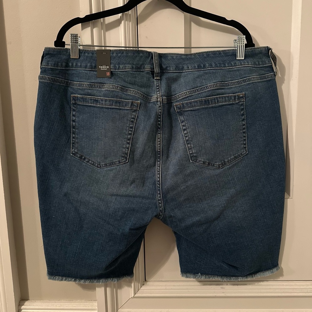 Torrid Perfect Boyfriend Bermuda Vintage Stretch Mid Rise Shorts - Picture 3 of 7